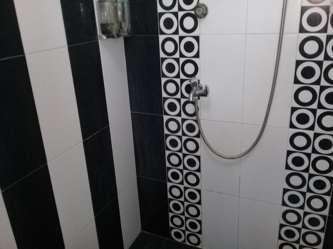 Raja Property Jakarta Buitenkant foto